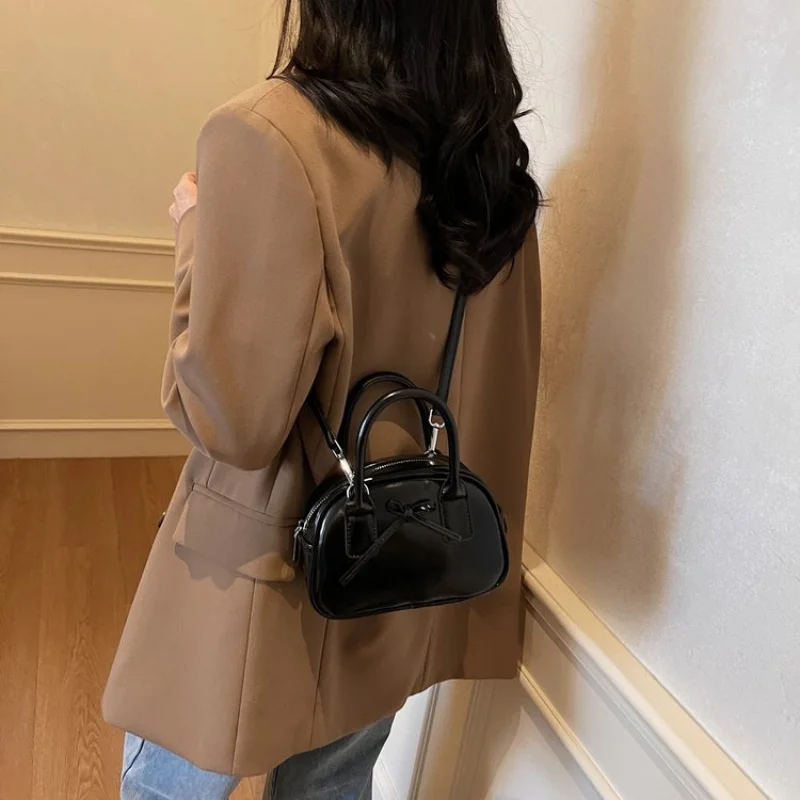 

Elegant Crossbody Handbag High End Leather Classic Designer Paris Style Women Luxury Tote Bag Casual Simple Fashion Bag