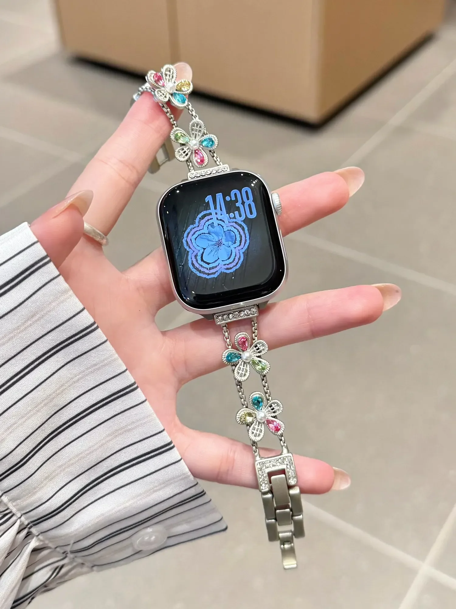 Advanced flower metal strap for Apple Watch Band Women Series S11/10/8/7/6/5/9 40mm 41mm 38mm 42mm 44mm 45mm 46mm