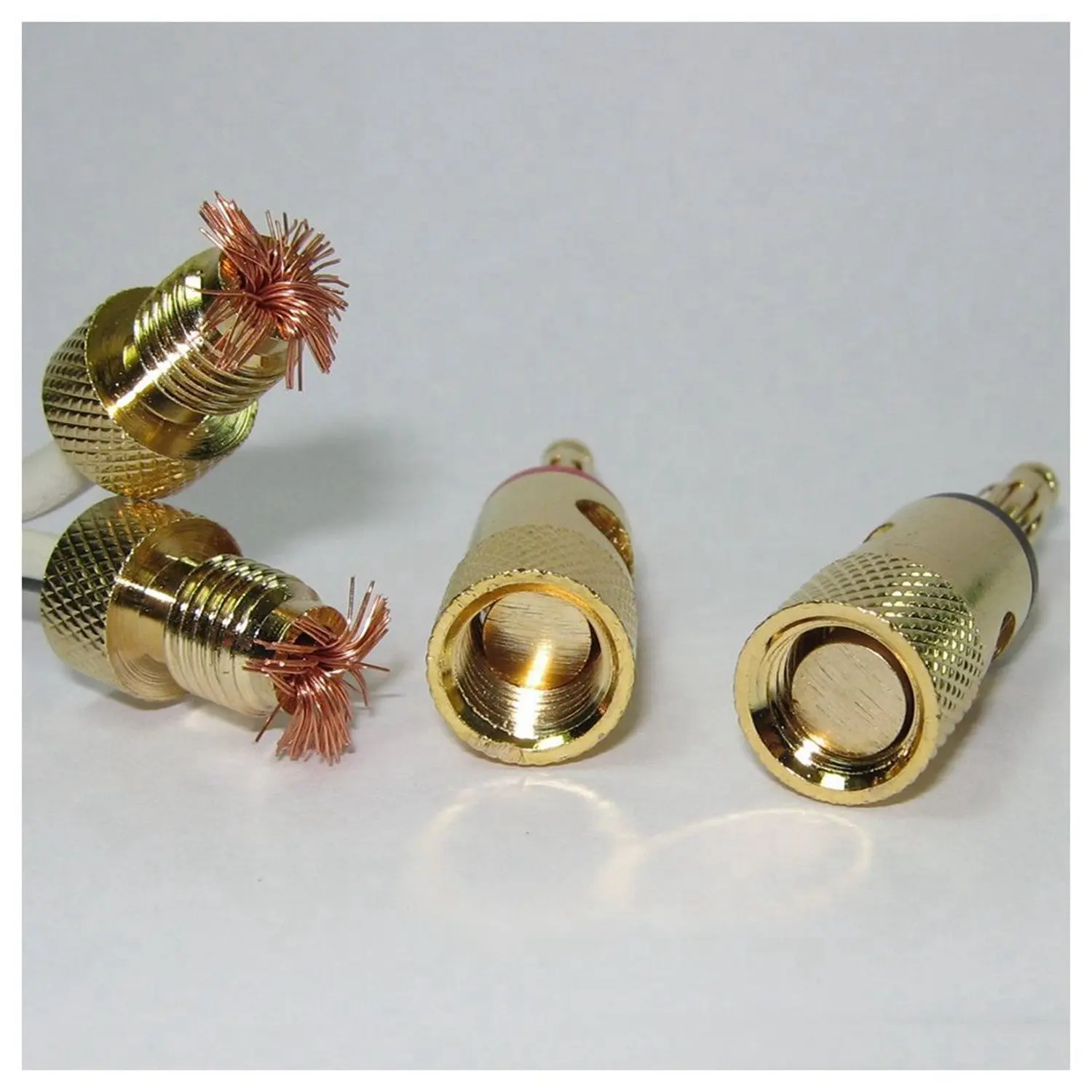 A25P 6 قطع الملحقات: 4 قطع مقابس الموز المطلية بالذهب 4 مم LL68-4BP1 و2 قطعة موصلات كأس ستيريو السيارة مقابس مضخم الصوت 2-W