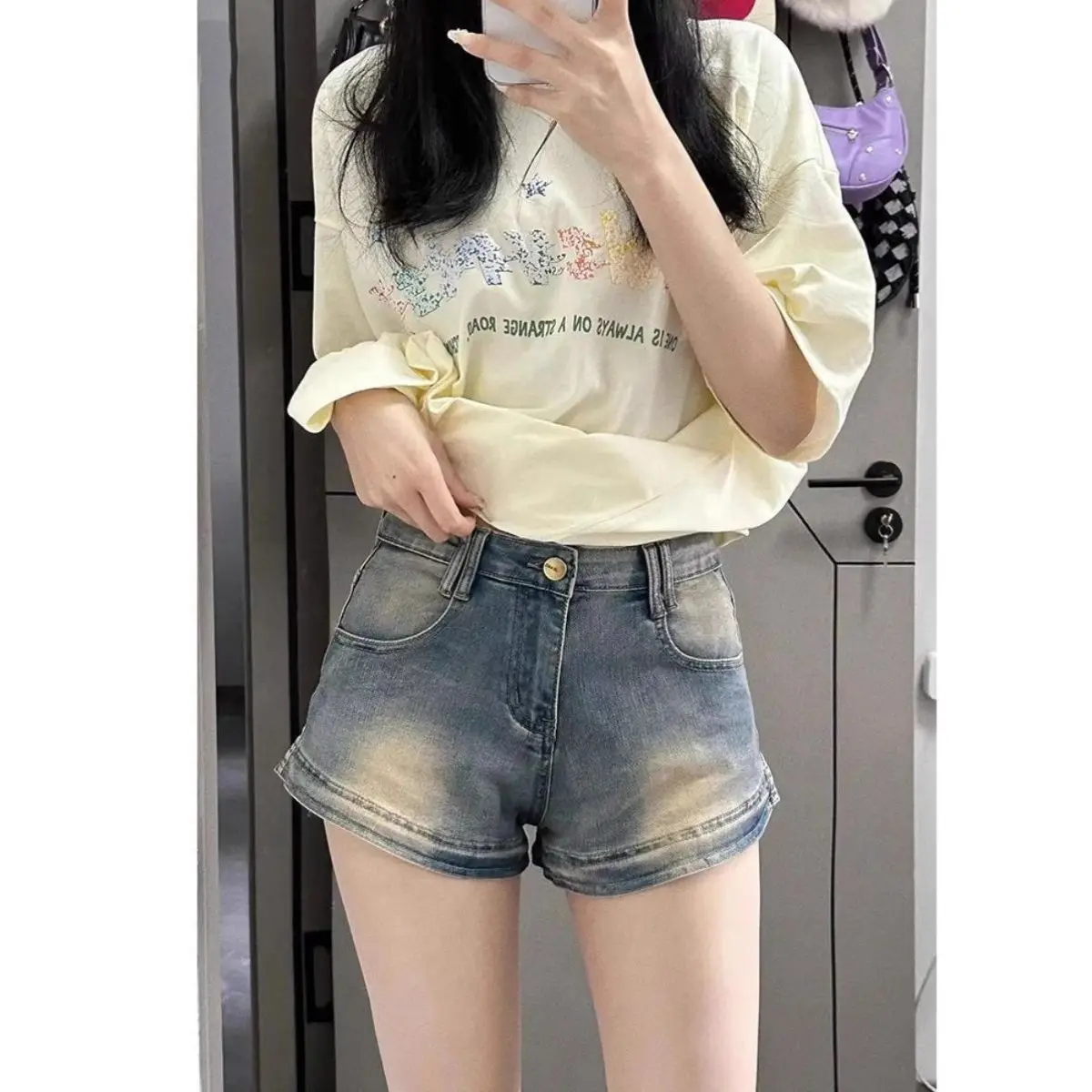 

American retro distressed high-waisted denim shorts for women, summer chic slim-fit hot pants, trendy ins shorts