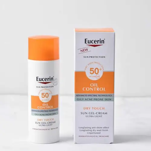 Imagen 2 del producto Protector Solar Facial Eucerin Oil Control SPF50+, Refrescante, Mate, No Grasoso, Control de Grasa, Protección UV para Piel Grasa y Propensa al Acné
