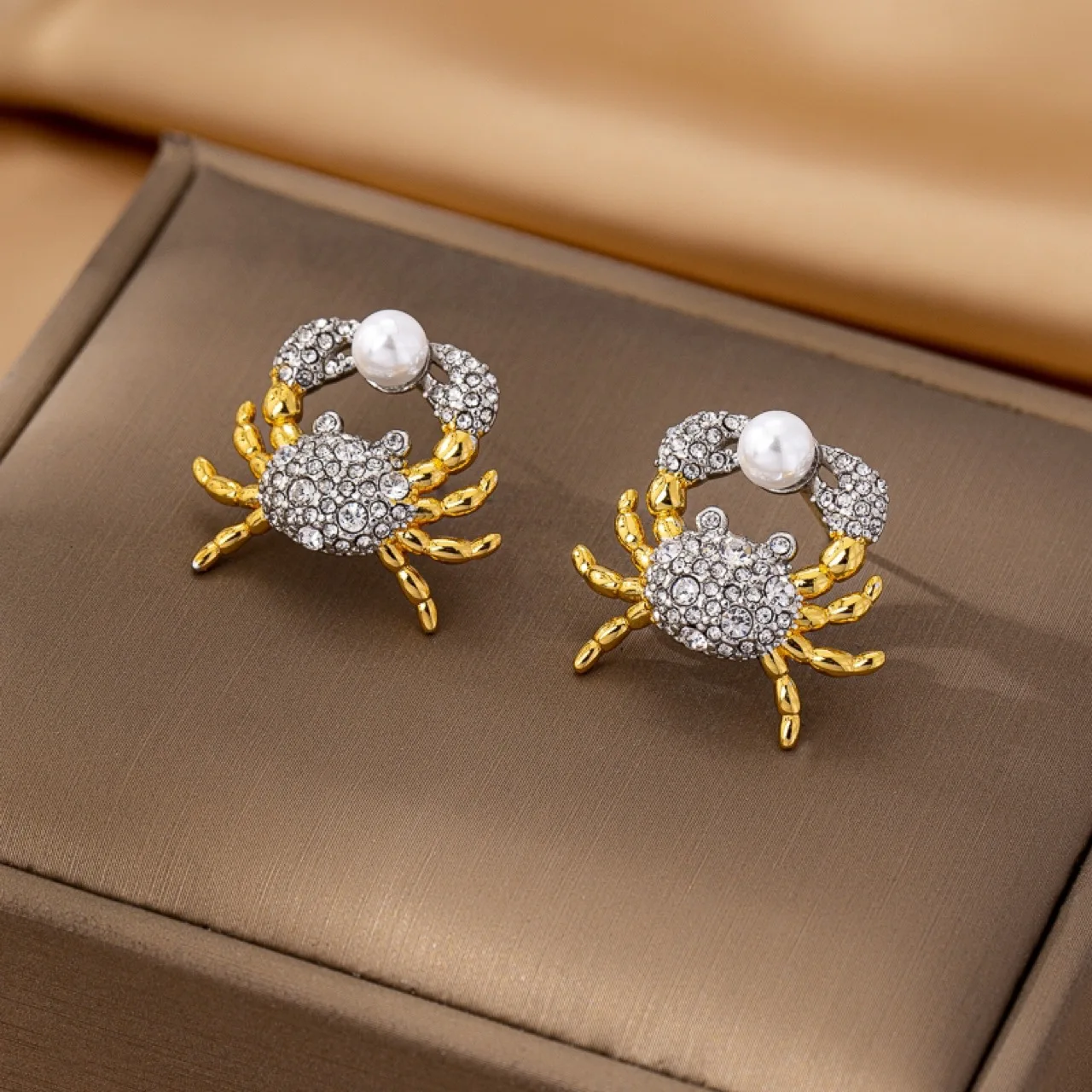 

Rhinestone pave crab stud earrings for women ocean sea animal stud earrings summer dainty jewelry new in 2025