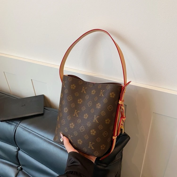

Новая женская сумка-ведро с монограммой 2026 года, роскошная дизайнерская сумка через плечо с регулируемым ремнем, винтажная элегантная модель