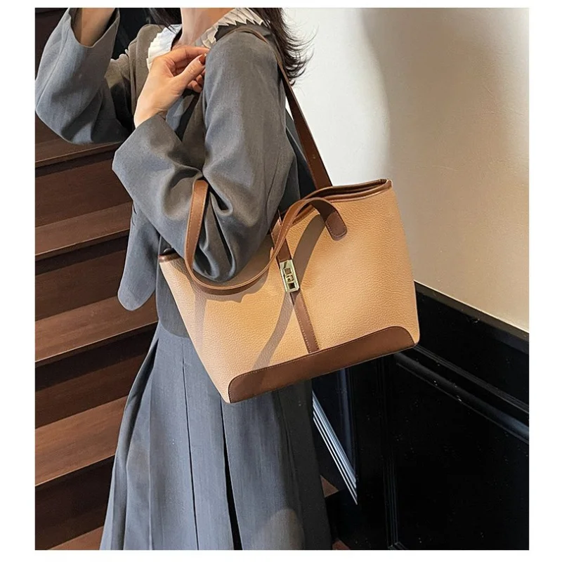 

Women's Messenger Bag Made Of Poppy-Patterned Leather Featuring Paris Casual Vintage Lightweight Soft Daily Refined Look​