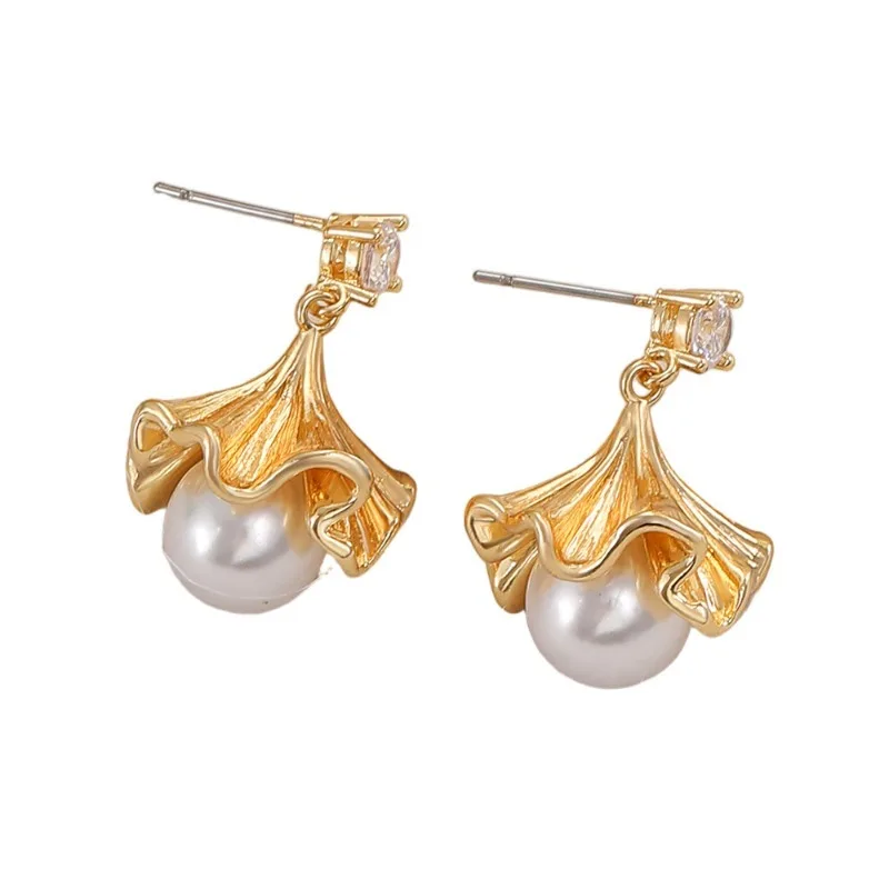 

French niche fan-shaped ginkgo leaf tassel earring for women in autumn and winter, popular light luxury and high-end earrings