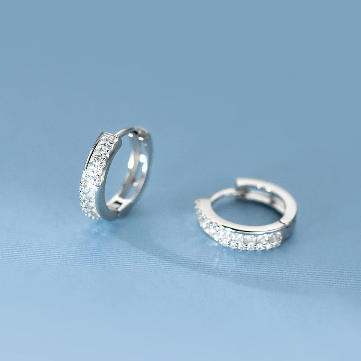 

[Cciris.Com] S925 Silver Hollow Pavé Hoop Ear Cuff Nickel Free Hypoallergenic Minimalist Wholesale Dainty Jewelry for Women
