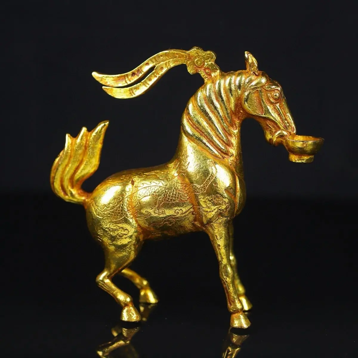 Gilt Dancing Horse Holding Cup Ornament Decoration Tea Pet Figurines Desk Decor Accessories