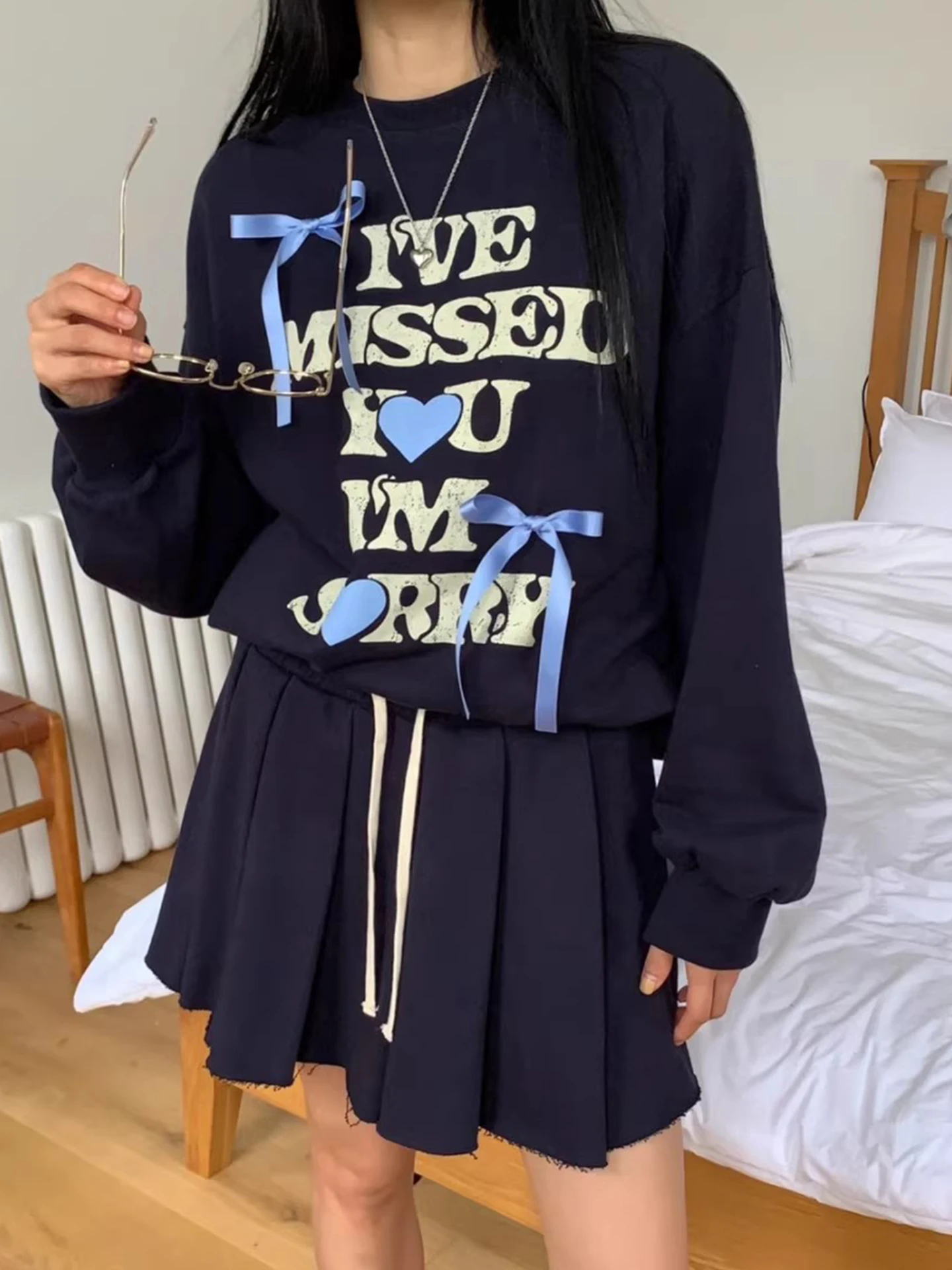 

Sweet Knot Letter Print round Ne Sweatirt Women's High Waist Pleated Skirt Two-Piece Set Autumn Faion