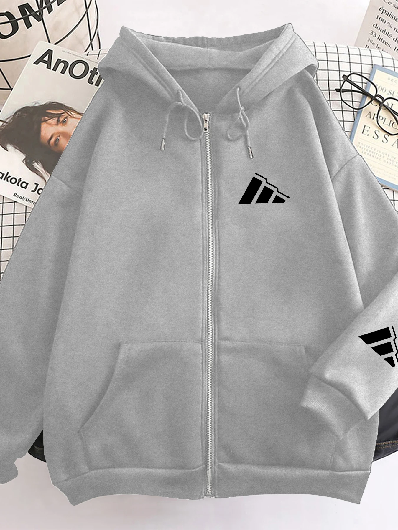 Elementi essenziali per l'autunno e l'inverno europei: felpa con cappuccio foderata in pile e ispessita, stile coppia unisex, felpa con cappuccio ampia e alla moda, vestibilità regolare, felpa con cappuccio a maniche lunghe