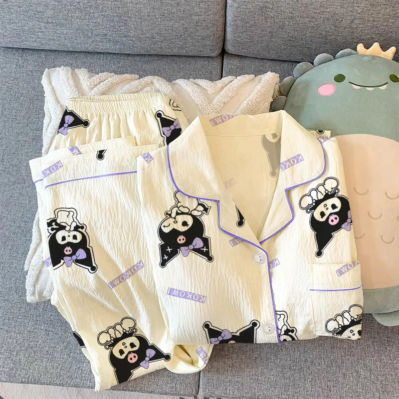 Sanrio Herbst Kuromi süße süße langärmelige Pyjamas weibliche Cartoon Milch Seide faltiges Tuch Revers Strickjacke Loungewear Set