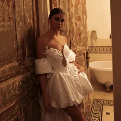 Love Modern Strapless Mini Stain Bridal Gown Simple Off Shoulder Sleeveless Pleat Flowers Sexy Backless Customized 2026