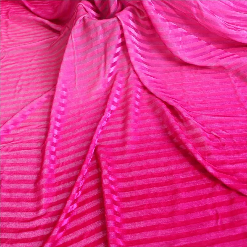 Tessuto georgette in velluto sfumato a righe luminose in seta per camicia da notte e abito da sera