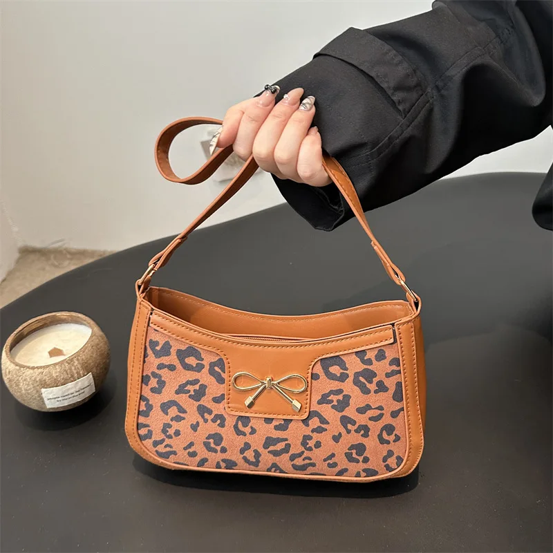 

2025 New Women's Leopard Print Underarm Bag, Chic Adjustable Strap Crossbody Purse, Vintage Inspired Shoulder Bag for Daily Use​