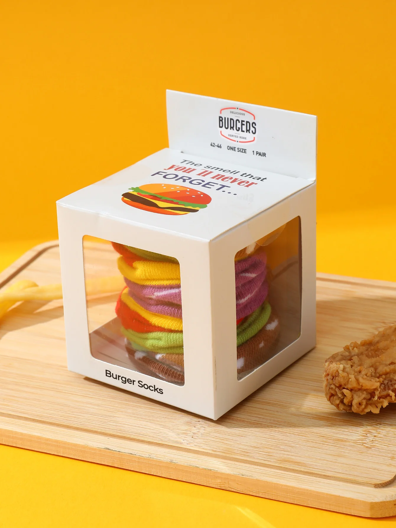 زوج فريد من الهامبرغر مع أنماط شخصية لكل من الرجال والنساء، جوارب هدايا للأصدقاء في الهالوين، عناصر موسمية