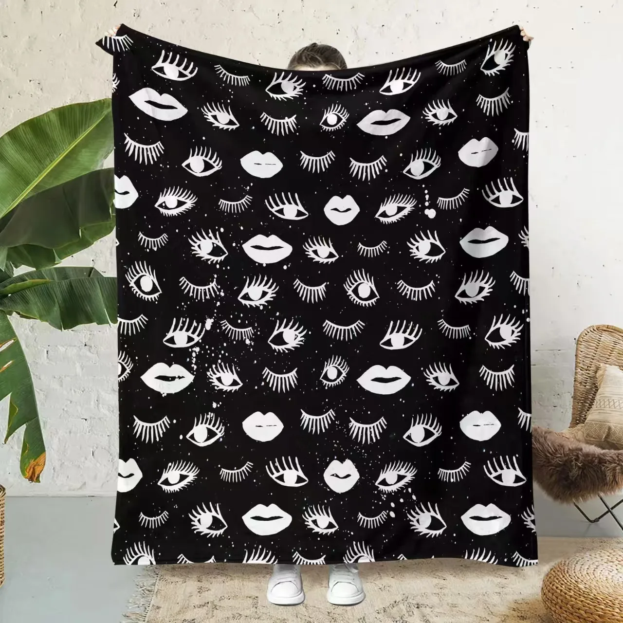 Throw Blanket Black Fashion Eyelashes Lips Pattern Cozy Bedding Sofa Blankets Beauty Salon Decor Birthday Gift Blanket