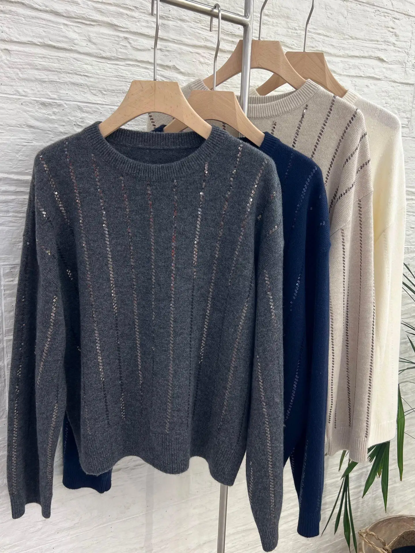 

Women's luxurious exquisitely sequins trimmed 100% cashmere round neck sweater