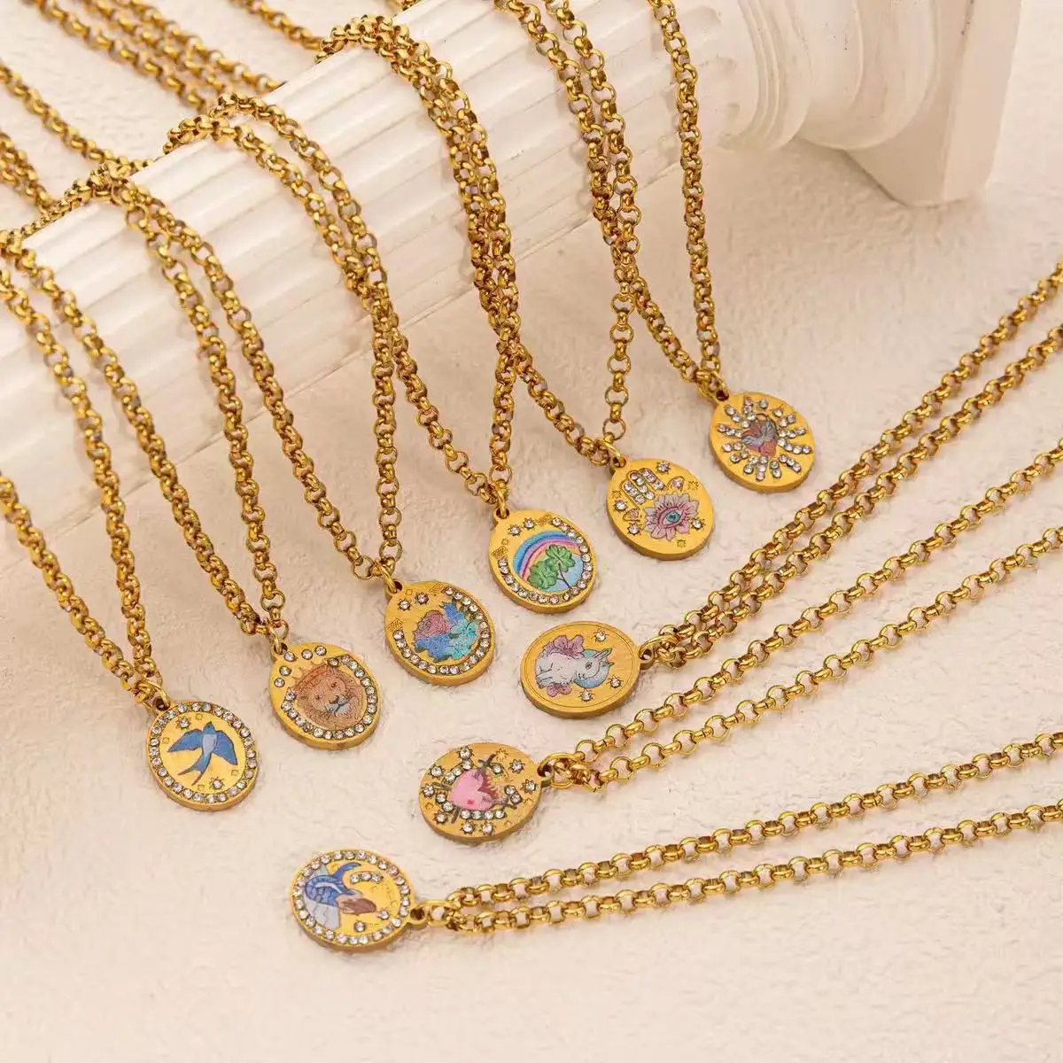 Vintage Painted Pattern Pendant Gold Necklace for Women Gold Plated Stainless Steel Zircon Setting Luxury Jewelry Sweater Chain