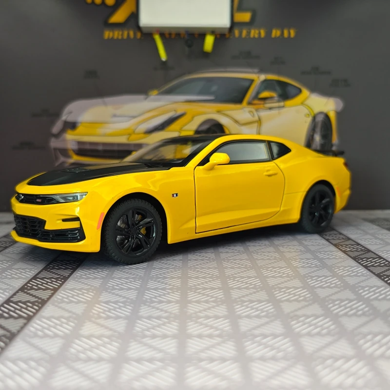 

Модель суперкара Chevrolet Camaro 2023 в масштабе 1:24, из сплава, с открывающимися дверями, для декорации.