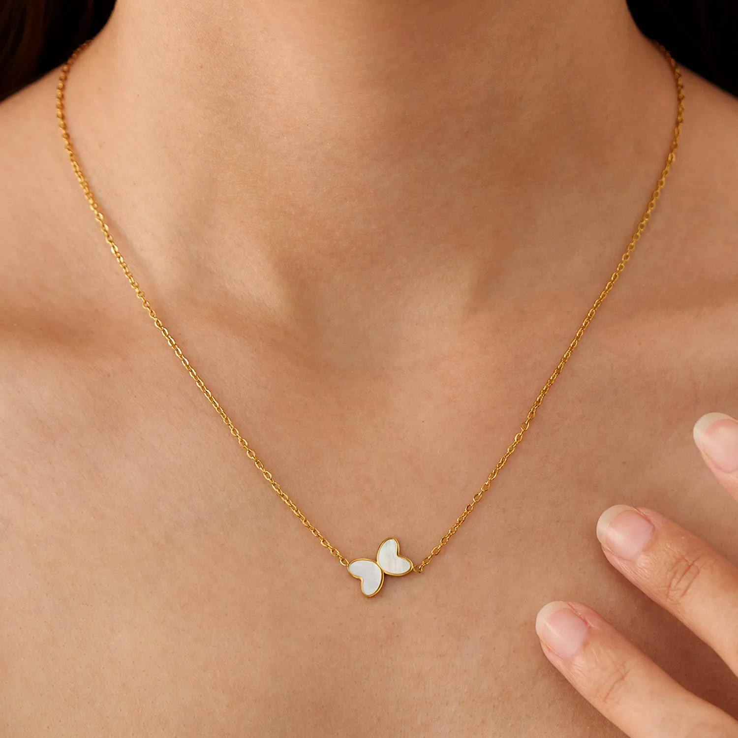 Dual Heart Spliced White Mother of Pearl Butterfly Thin O Link Necklace 316 Stainless Steel Gold Soft Minimal Shell Butterfly Ch