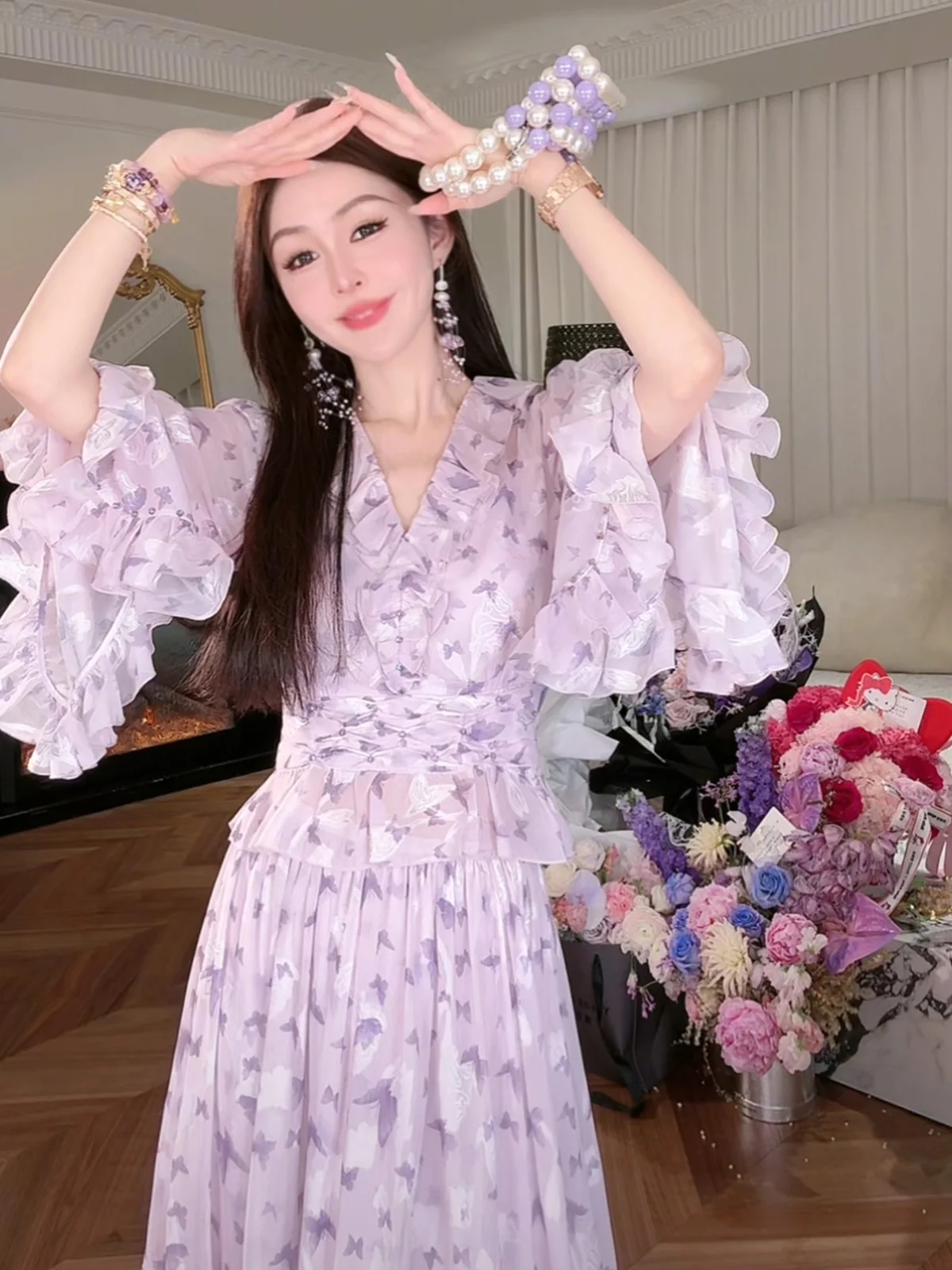 

XiaoXiao Yu Spring 2025 New V-ne Embroidered Printed Slim-fit Top Elastic Waist Skirt Faionable Ele Women's Set