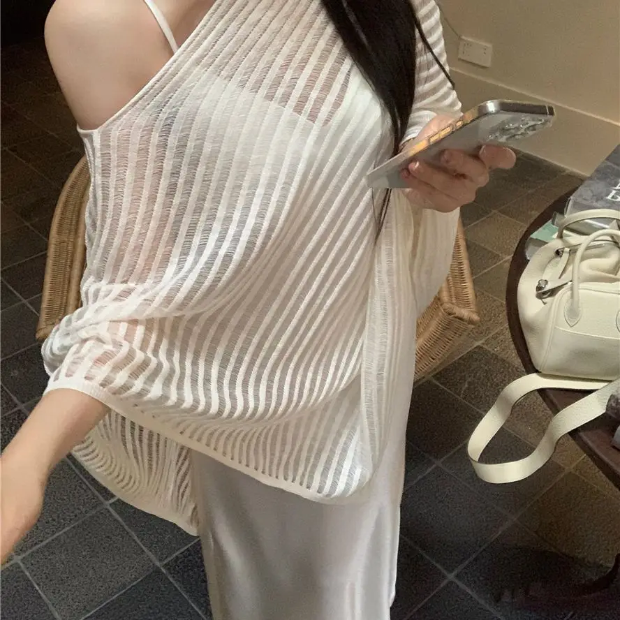 Camiseta de algodón y bambú Gagarich para mujer, camiseta coreana de verano con hombros descubiertos, estampado de gato, manga corta, cuello en U, efecto adelgazante