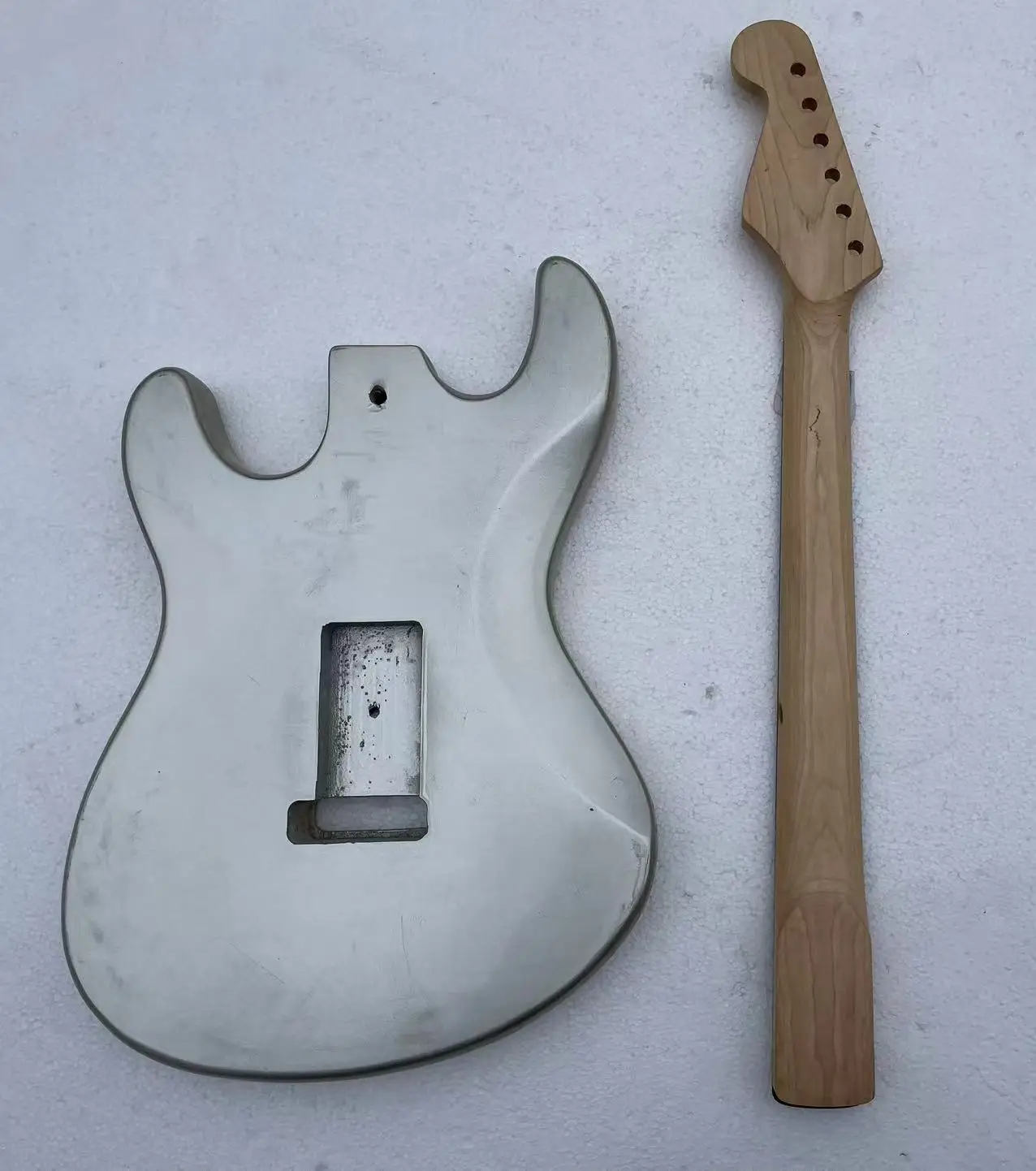 DIY Custom 6 Strings Electric Guitar Part Guitarra without Hardwares in Stock Discount Free Shipping