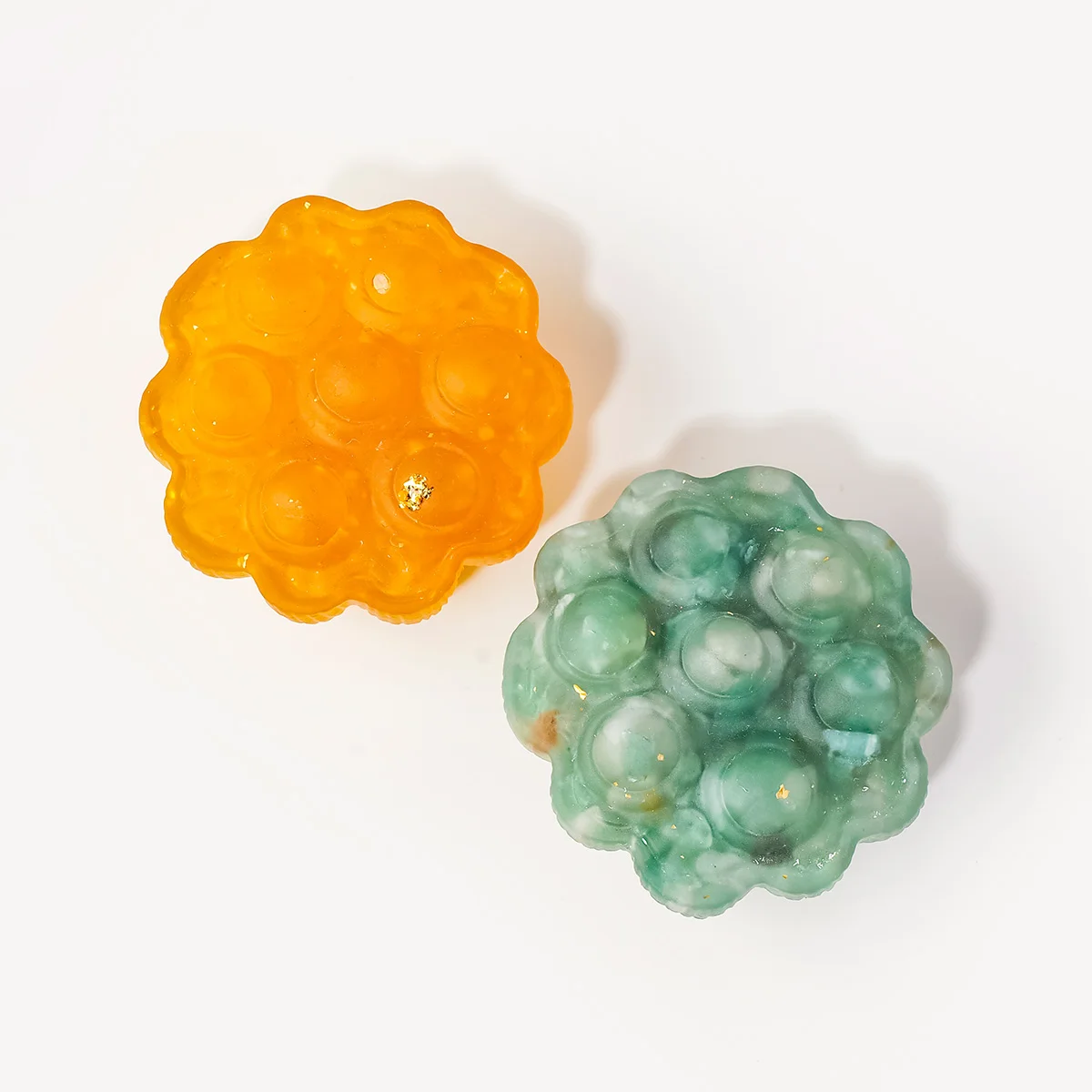 1PC Resin Lotus Seedpod Flower Ornament with Natural Crystal, Reiki Healing Stone for Meditation Energy Cleansing, Home Decor Th