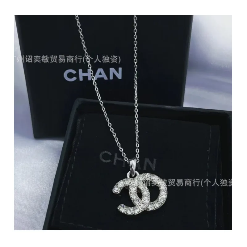 

Высококачественное ожерелье с двойной цепочкой и бриллиантами, имитирующее настоящие, для женщин, модное, универсальное, легкое, роскошное украшение на ключицу