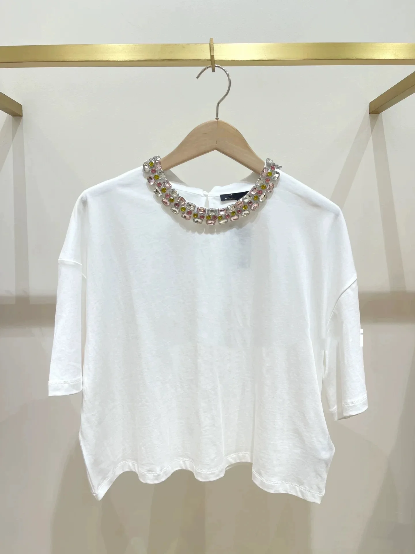 

Белая хлопковая футболка ort Sve round Ne Diamond Embellied M-Home Spring Summer New Sle Casual ort Length