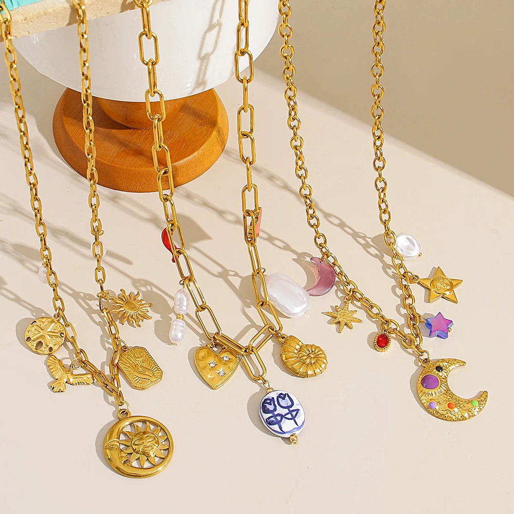 Fashion Gold Plated Stainless Steel Chain Necklaces Exquisite Love Heart Stars Sun Moon Charms Necklace for Women Jewelry Gifts
