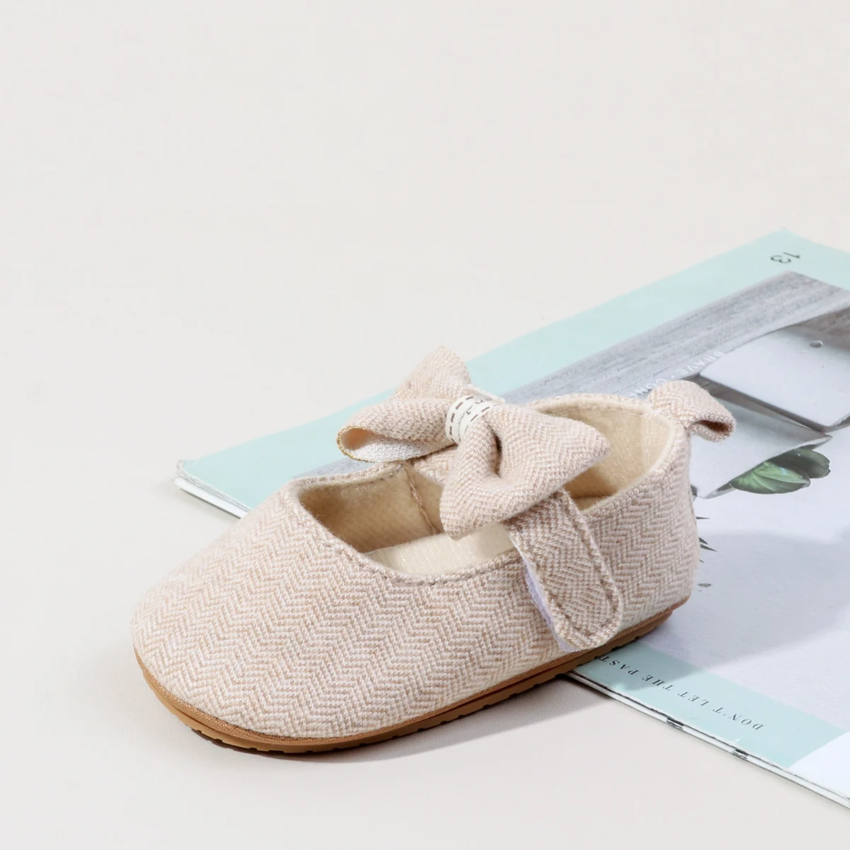 2026 Heiß begehrte Baby-Mädchen-Laufschuhe für Kleinkinder von 0-18 Monaten, hochwertige TPR-Sohle, weich, bequem, mit Klettverschluss