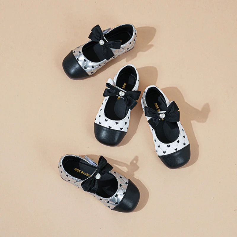 Chic Girls Princess Leather Shoes Love Embroidered Children's Flats Patchwork Spring Autumn Kids Fashion Causal Shoes Hook Loop