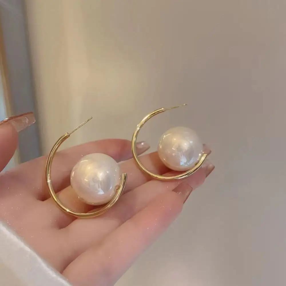 C-shaped Pearl Stud Earrings Fashion Exaggerated Large Pearl Earrings High-end sense Imitation Pearl Big Pearl Ear Loops Women