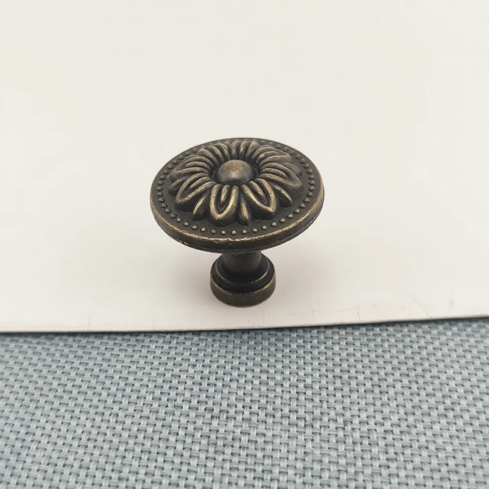 Modern Minimalist Furniture Pulls Retro Round Cabinet Knobs European Floral Drawer Handles Zinc Alloy Decorative Hardware