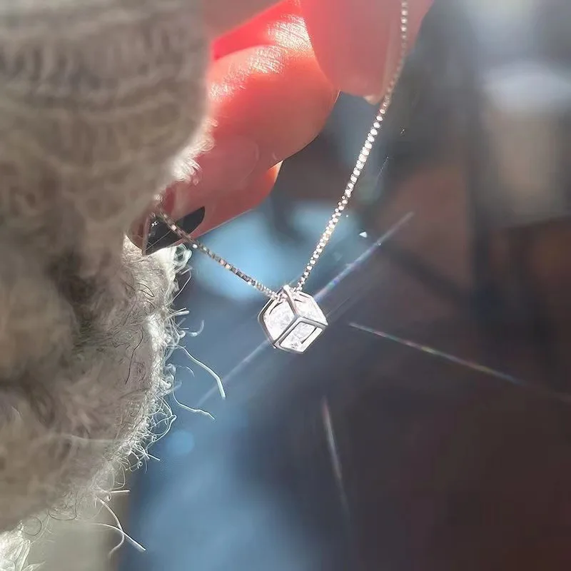 Light Luxury Fashion Small Sugar Cube Zircon Necklace for Women, Simple Collarbone Chain with High-End Pendant Accessories