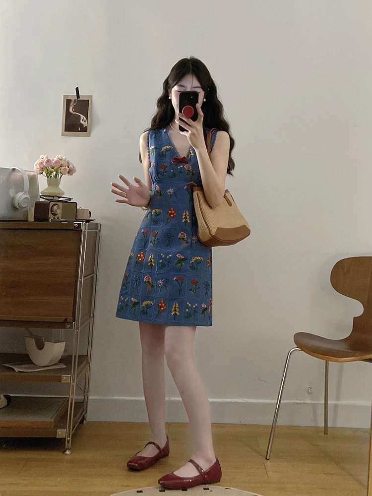 

plus Size Floral Embroidery Denim Dress V-Neck Slimming Design Summer New Style Korean Style A-Line Short Skirt Dress