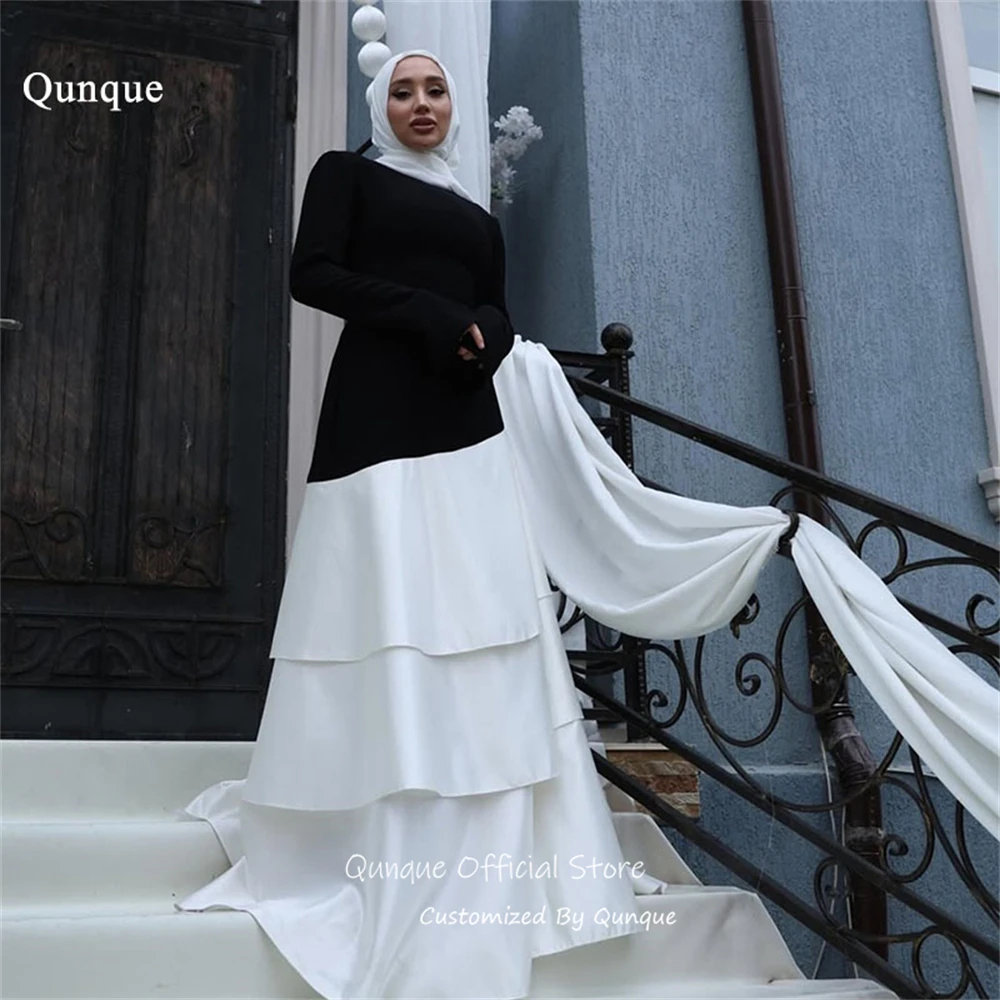 Qunque Modest Schwarz-weiße Abendkleider, gestufte Roben De Soirée, A-Linie, hoher Ausschnitt, Vestidos De Fiesta Elegantes, maßgeschneidert