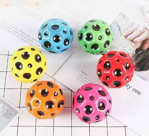 Wristband buckle elastic hole ball, automatically rebounds when thrown, no need to pick up the ball. Exercise hand, brain, and e