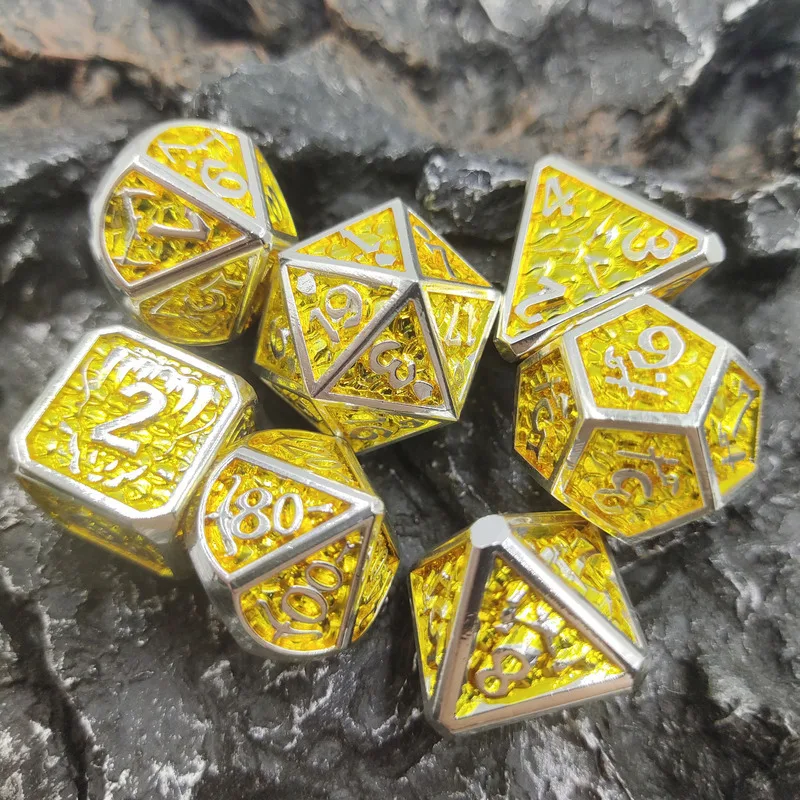 

Stylish Dragon Scale Metal Dice Set Zinc Alloy Geometric Polyhedral Dice With Engraved Numbers For RPG Board Games And Collector