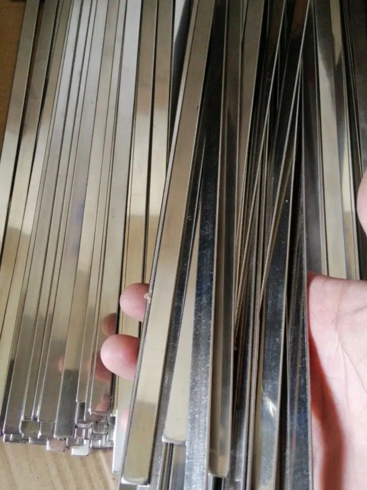 Stainless steel flat skewers, Northeast large oil-rimmed skewers, 1cm wide barbecue