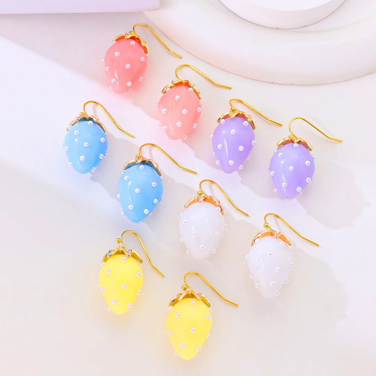 

Cute Girl Style Sugar-colored Strawberry Charm Fishhook Earrings Niche Cute Fruit Multi-color Optional Age-reducing Earrings