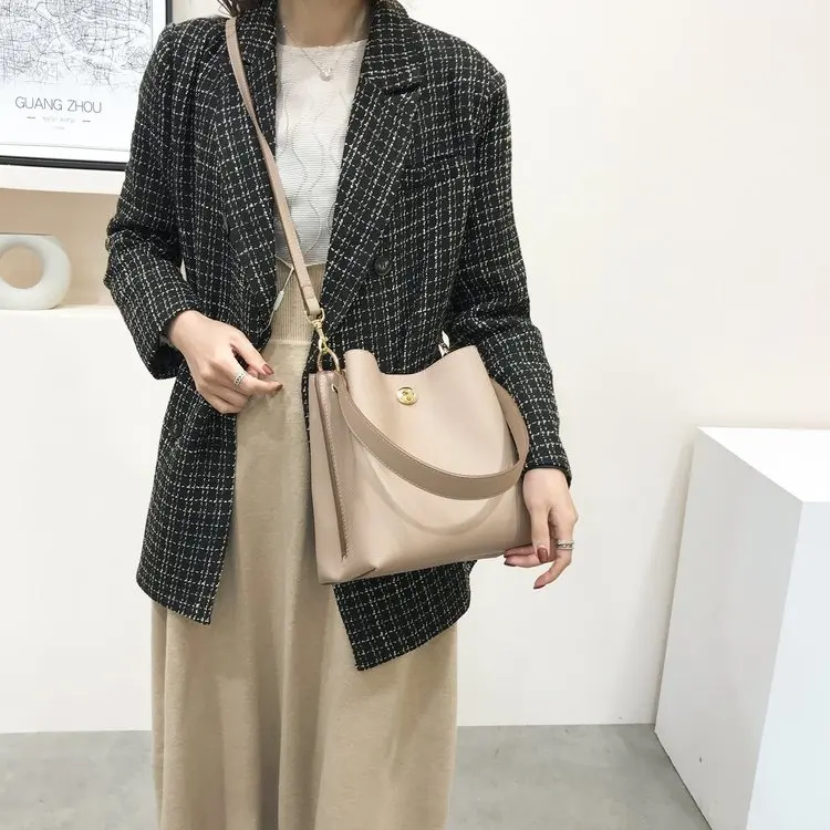 

Осень 2023, новинка 434, сумка через плечо, другие замки, средний размер, портативная сумка через плечо из искусственной кожи через плечо из синтетической кожи