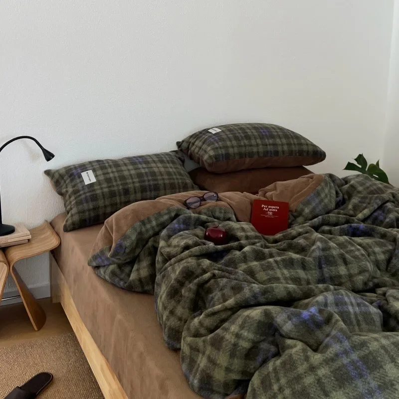 Retro Autumn and Winter Thickened Bedding Set Skin-Friendly Warm Plaid Bedclothes for Adults 4Pcs Super Soft Plush Home Textile