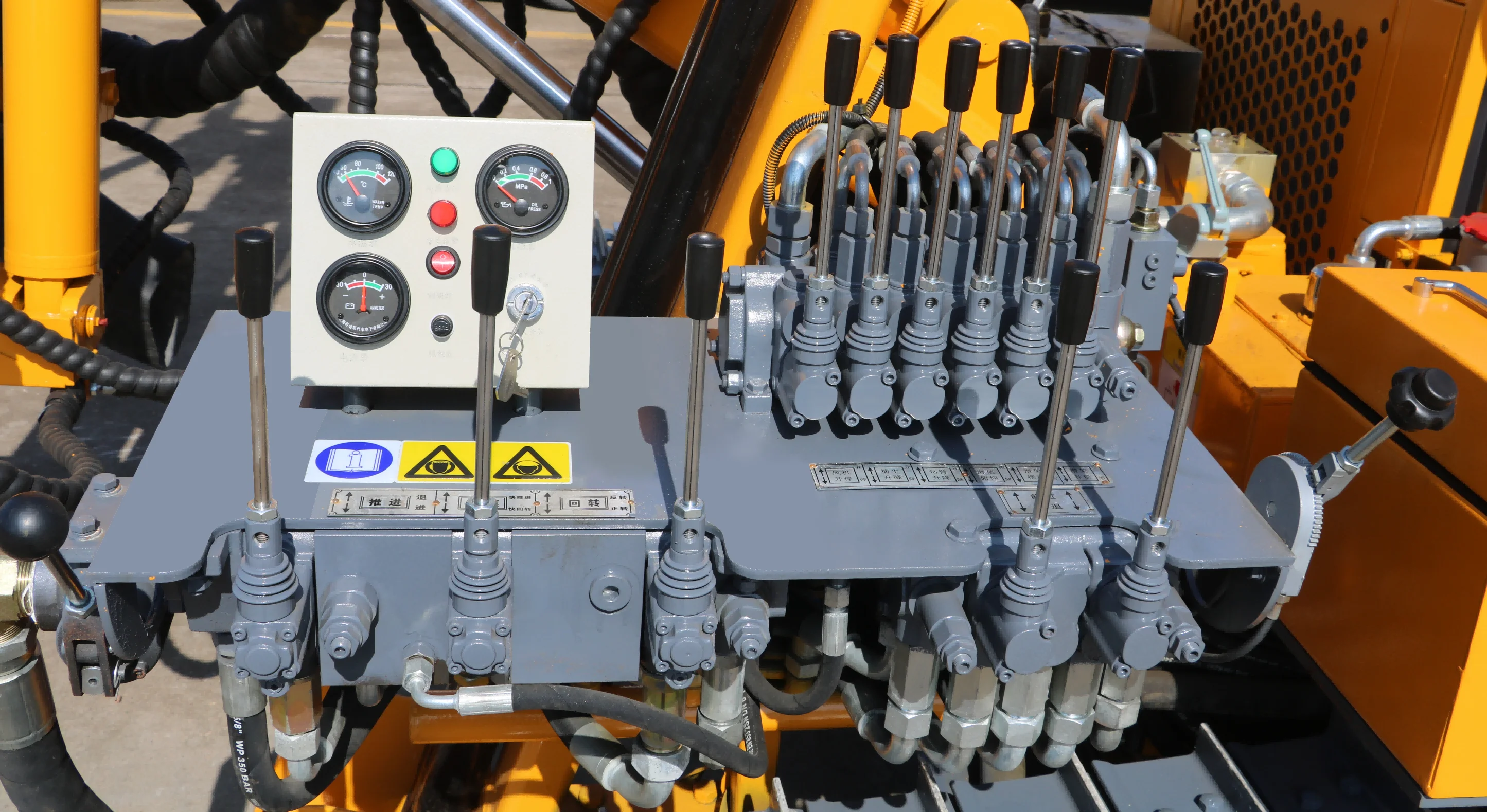 رخيصة الهيدروليكية عالية السرعة سبليت المفتوحة حفرة الزاحف عمق 30 متر قطر 120 مللي متر DTH جهاز الحفر مع مجمع الغبار