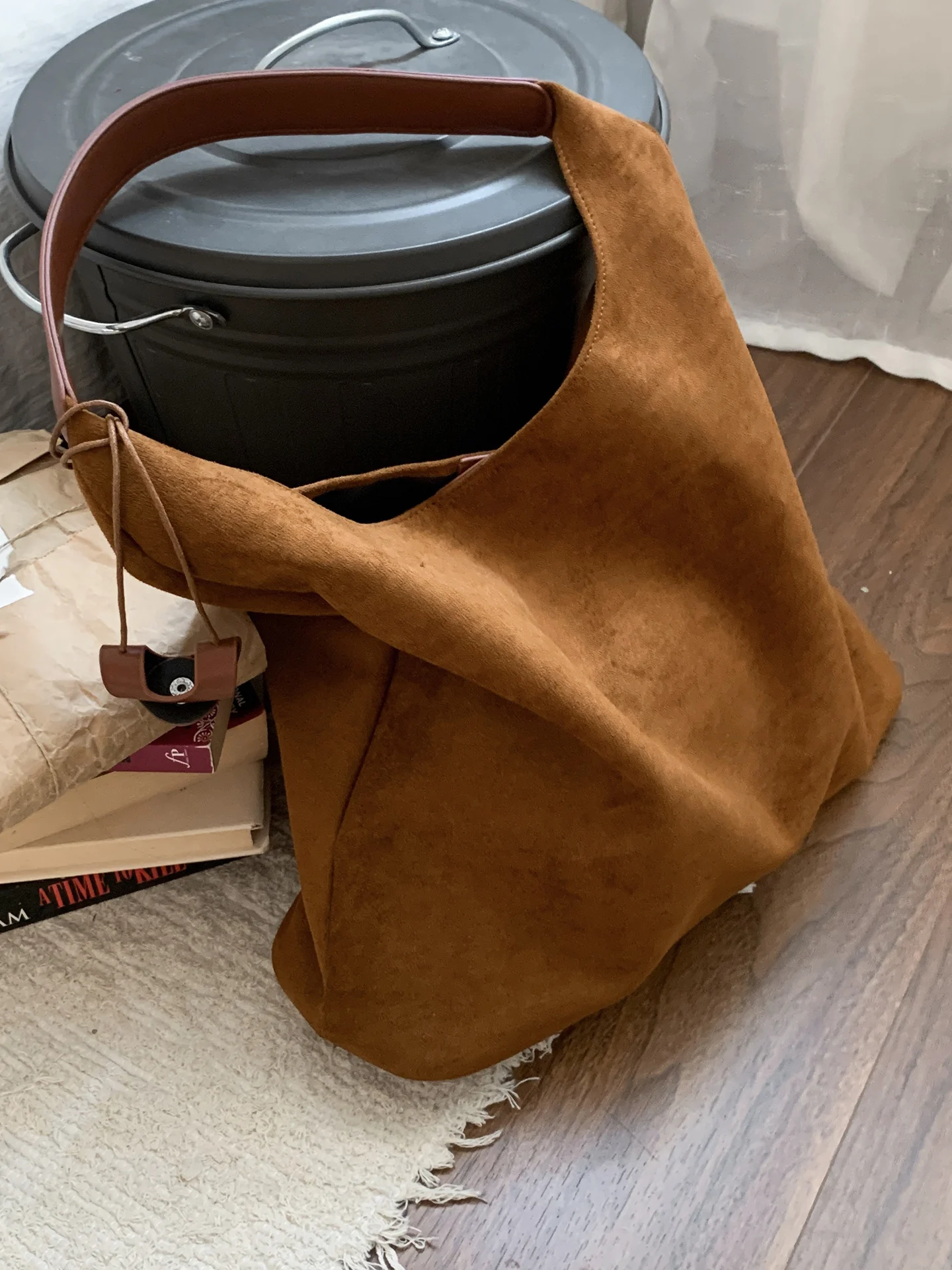 

Korean Tote Large Capacity Bag Retro Niche Underarm Bags for Women Autumn Winter 2025 New