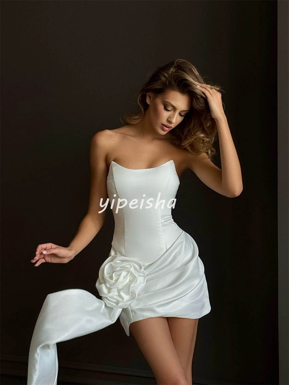 カスタマイズされたファッション クラシック ハンドメイド フラワー プリーツ Aライン ストラップレス ミニドレス オーダーメイド オケージョンドレス モダンスタイル シンプル セクシー