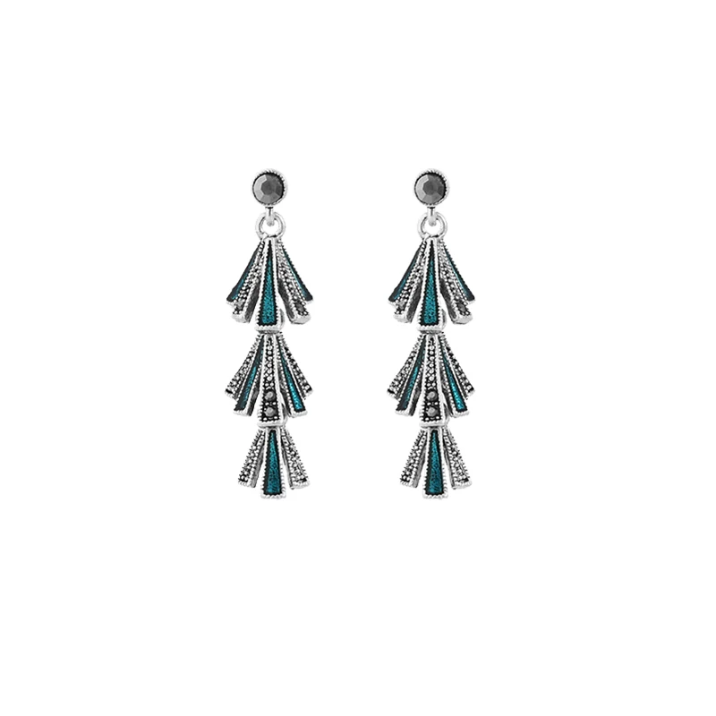 

Retro fringed earrings light luxury high-end fan earrings niche design European and American exaggerated temperament earrings