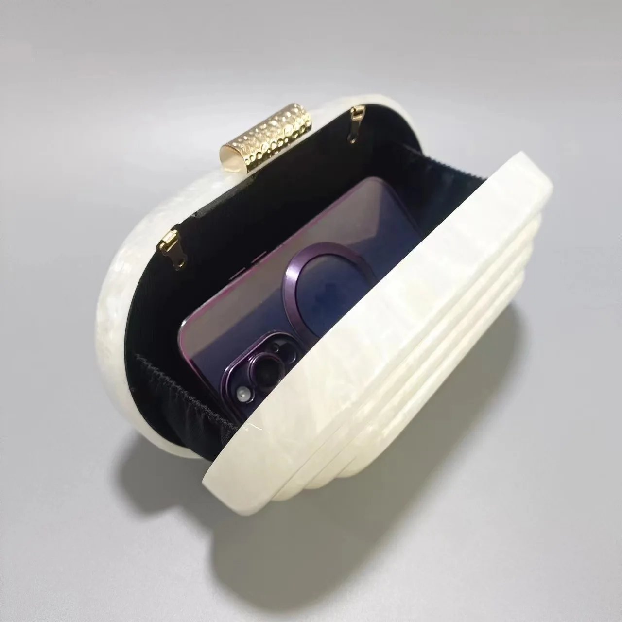 Tas Clutch Malam Bergaya Pagoda Retro Eropa dan Amerika yang Modis dengan Rantai Bahu Akrilik untuk Wanita