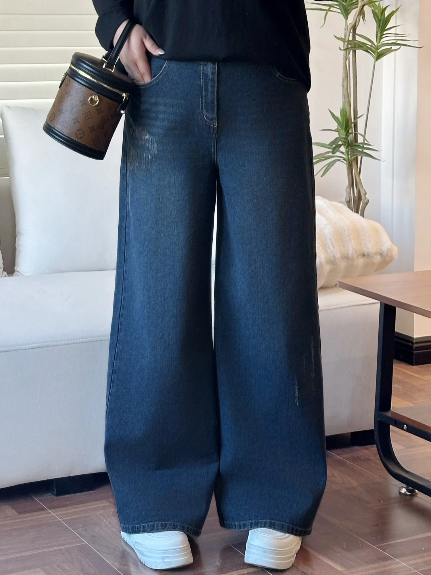 

High Waist Wide Leg Straight Cut Elastic Waist Denim Jeans for plus Size Women Fashionable Drapey Spring Season Ladies Trousers