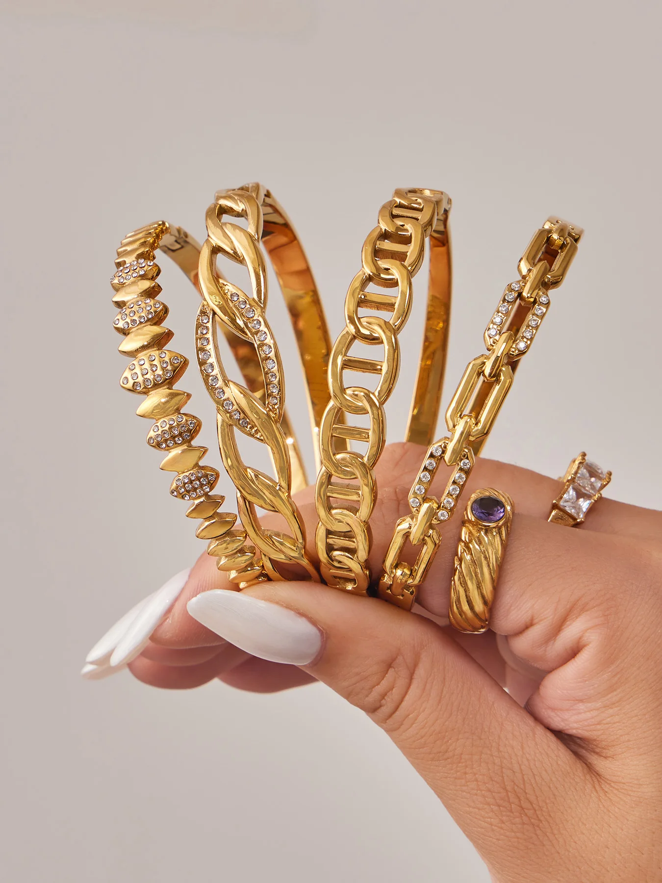 Zierliche Edelstahl-Armreifen für Frauen 18k Vergoldete Verschlungene Armreifen Armbänder Geometrisches Ästhetisches Armband – Detail 5